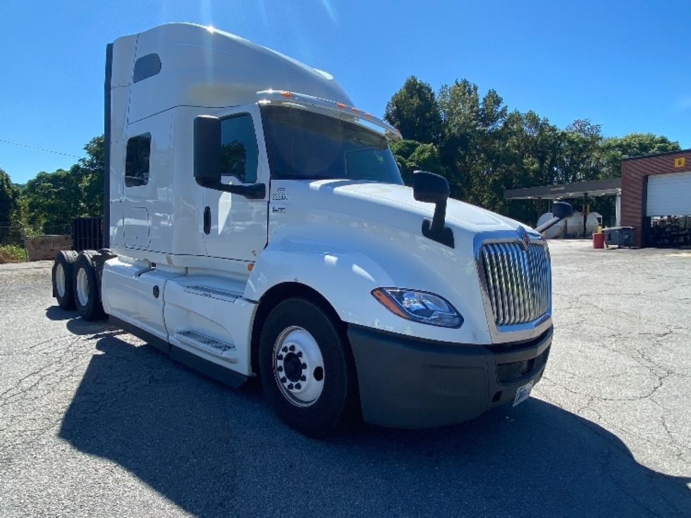 Sleeper Tractor-Heavy Duty Tractors-International-2019-LT625-Salem-VA-818,888\n\t\tmiles-$ 28,250 - Image 1