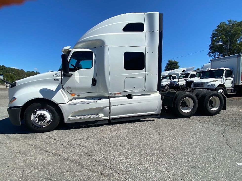 Sleeper Tractor-Heavy Duty Tractors-International-2019-LT625-Salem-VA-818,888\n\t\tmiles-$ 28,250 - Image 4