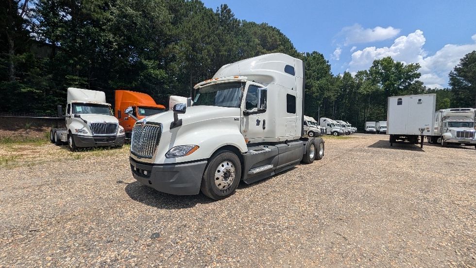 Sleeper Tractor-Heavy Duty Tractors-International-2019-LT625-Suwanee-GA-219,541\n\t\tmiles-$ 57,750 - Image 1