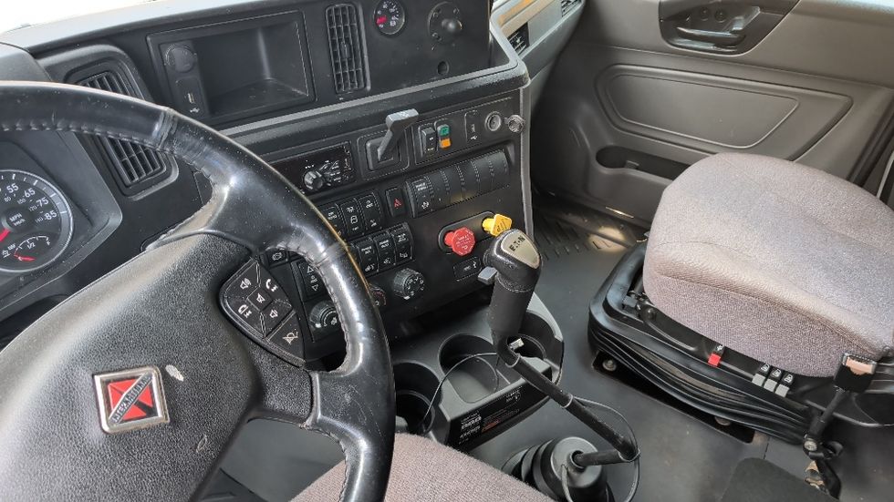 Sleeper Tractor-Heavy Duty Tractors-International-2019-LT625-Suwanee-GA-219,541\n\t\tmiles-$ 57,750 - Image 10