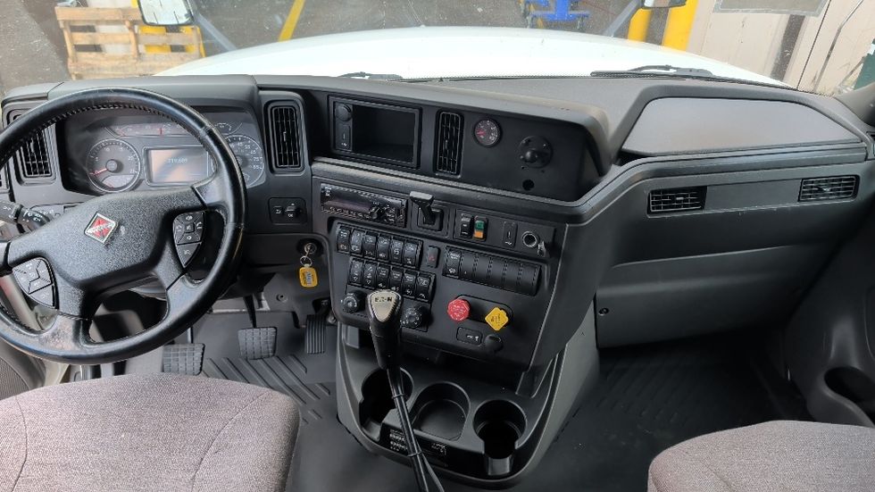 Sleeper Tractor-Heavy Duty Tractors-International-2019-LT625-Suwanee-GA-219,541\n\t\tmiles-$ 57,750 - Image 11
