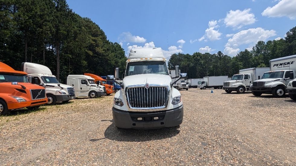 Sleeper Tractor-Heavy Duty Tractors-International-2019-LT625-Suwanee-GA-219,541\n\t\tmiles-$ 57,750 - Image 2