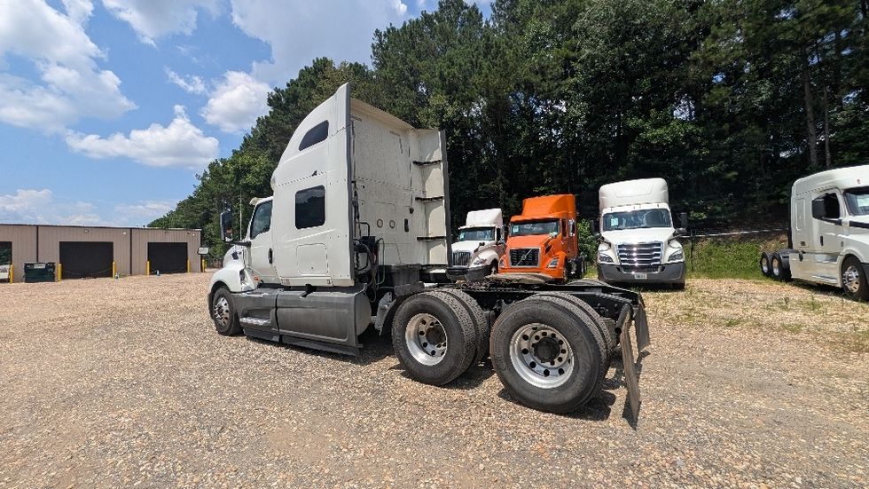 Sleeper Tractor-Heavy Duty Tractors-International-2019-LT625-Suwanee-GA-219,541\n\t\tmiles-$ 57,750 - Image 5
