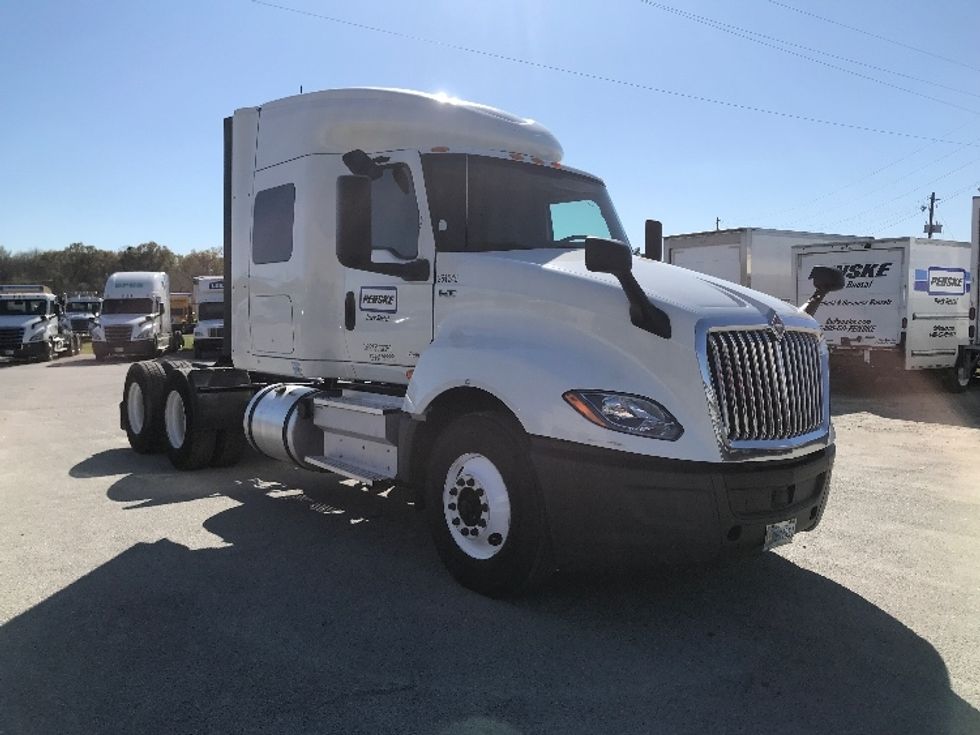 Sleeper Tractor-Heavy Duty Tractors-International-2019-LT625-Tampa-FL-451,248\n\t\tmiles-$ 32,500 - Image 1