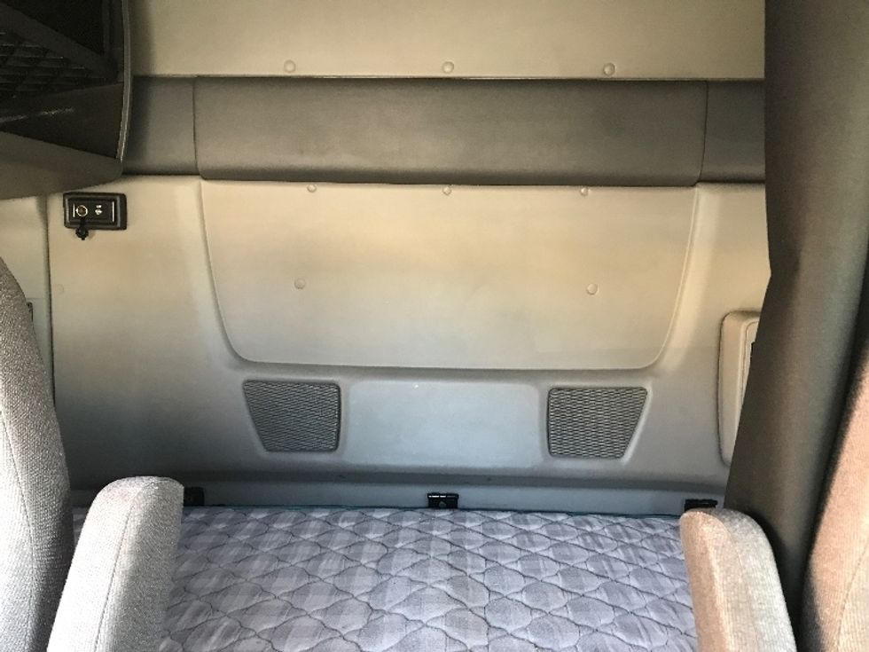 Sleeper Tractor-Heavy Duty Tractors-International-2019-LT625-Tampa-FL-451,248\n\t\tmiles-$ 32,500 - Image 16