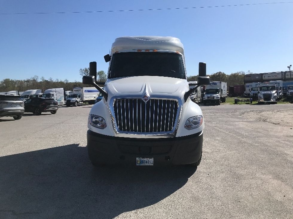 Sleeper Tractor-Heavy Duty Tractors-International-2019-LT625-Tampa-FL-451,248\n\t\tmiles-$ 32,500 - Image 2