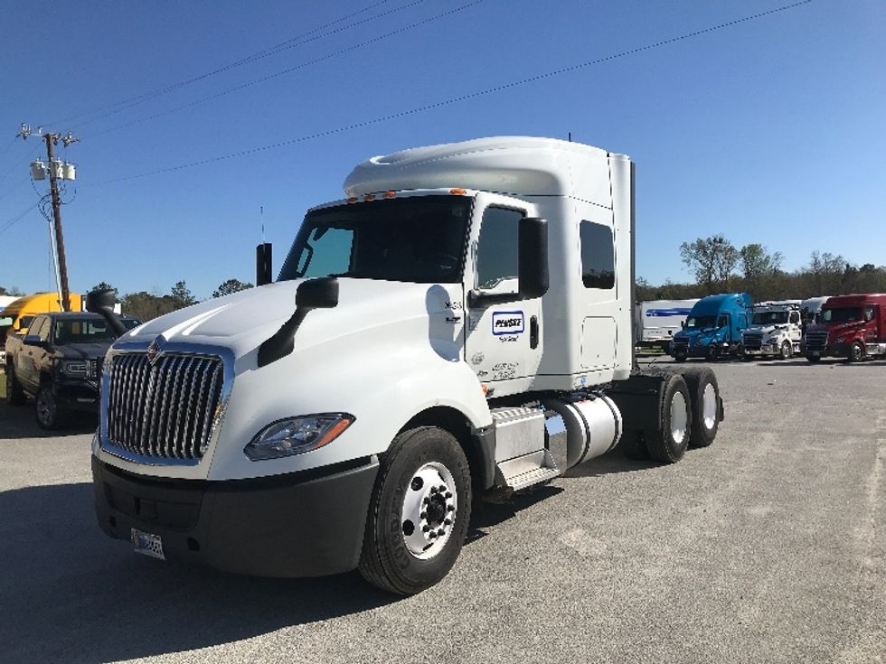 Sleeper Tractor-Heavy Duty Tractors-International-2019-LT625-Tampa-FL-451,248\n\t\tmiles-$ 32,500 - Image 3