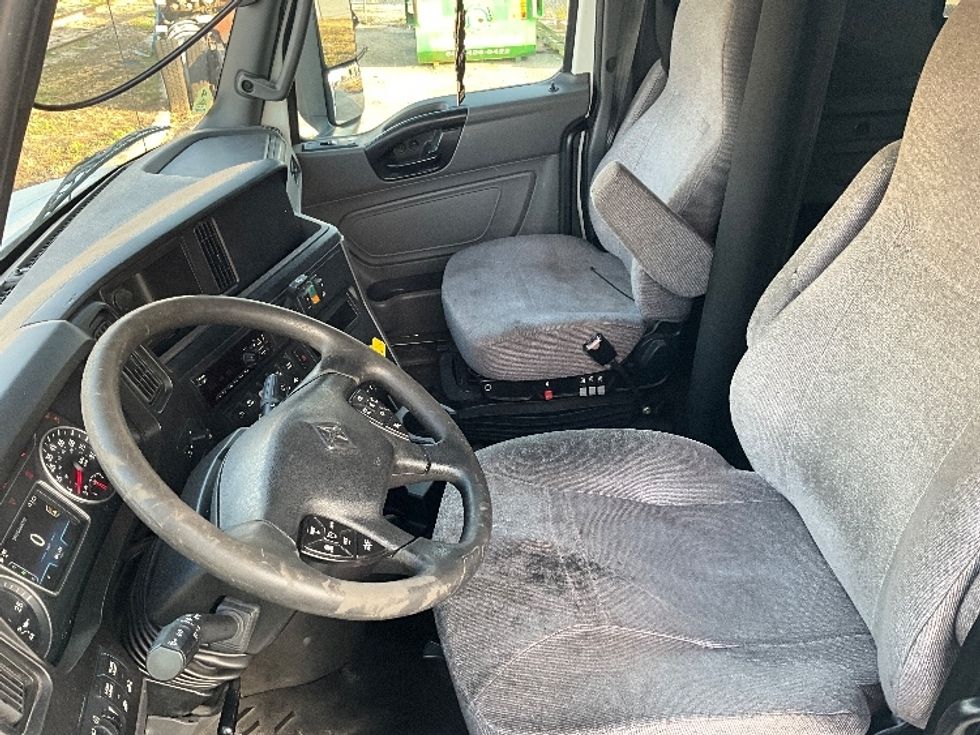 Sleeper Tractor-Heavy Duty Tractors-International-2019-LT625-Tampa-FL-654,012\n\t\tmiles-$ 27,250 - Image 10