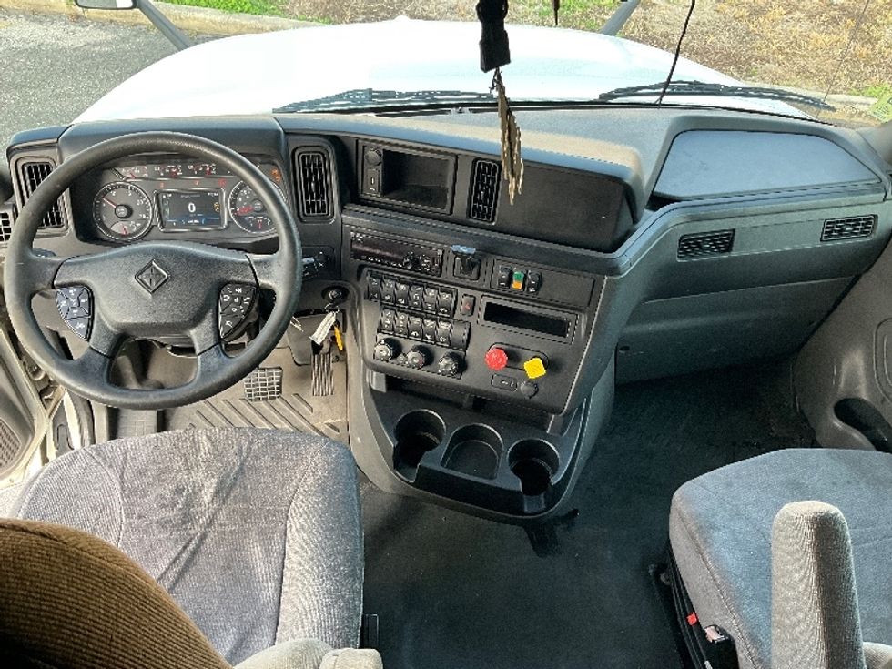 Sleeper Tractor-Heavy Duty Tractors-International-2019-LT625-Tampa-FL-654,012\n\t\tmiles-$ 27,250 - Image 12