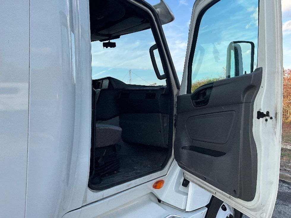 Sleeper Tractor-Heavy Duty Tractors-International-2019-LT625-Tampa-FL-654,012\n\t\tmiles-$ 27,250 - Image 13