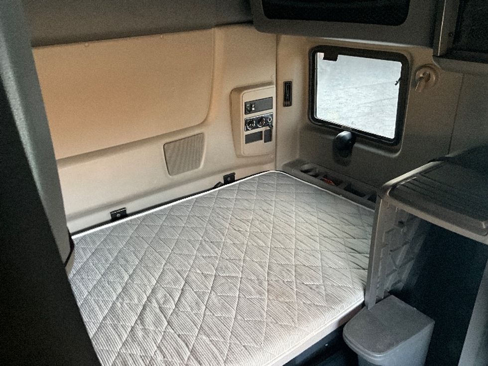 Sleeper Tractor-Heavy Duty Tractors-International-2019-LT625-Tampa-FL-654,012\n\t\tmiles-$ 27,250 - Image 17