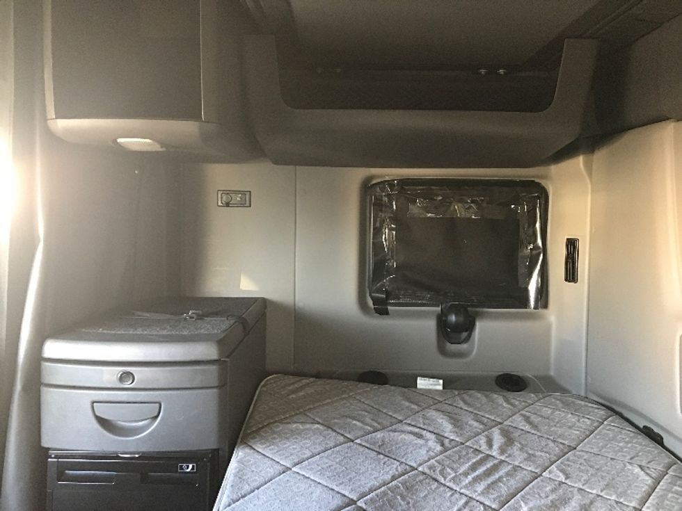 Sleeper Tractor-Heavy Duty Tractors-International-2019-LT625-Watertown-NY-363,971\n\t\tmiles-$ 55,250 - Image 17