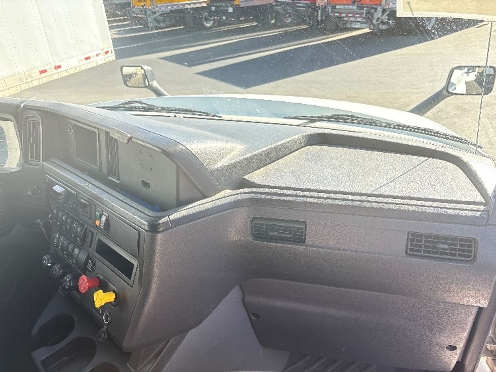 Sleeper Tractor-Heavy Duty Tractors-International-2019-LT625-West Sacramento-CA-588,545\n\t\tmiles-$ 43,000 - Image 14