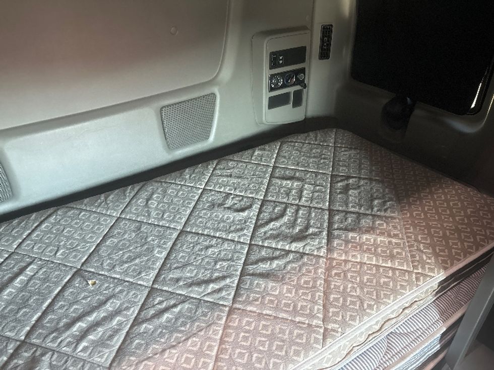 Sleeper Tractor-Heavy Duty Tractors-International-2019-LT625-West Sacramento-CA-588,545\n\t\tmiles-$ 43,000 - Image 17