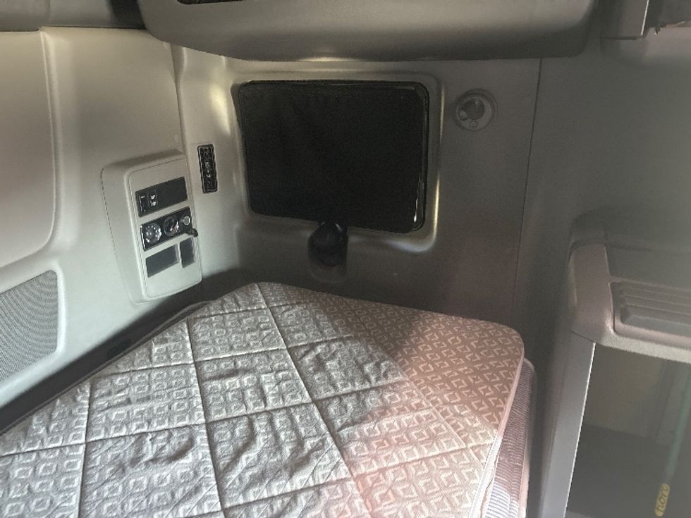 Sleeper Tractor-Heavy Duty Tractors-International-2019-LT625-West Sacramento-CA-588,545\n\t\tmiles-$ 43,000 - Image 18