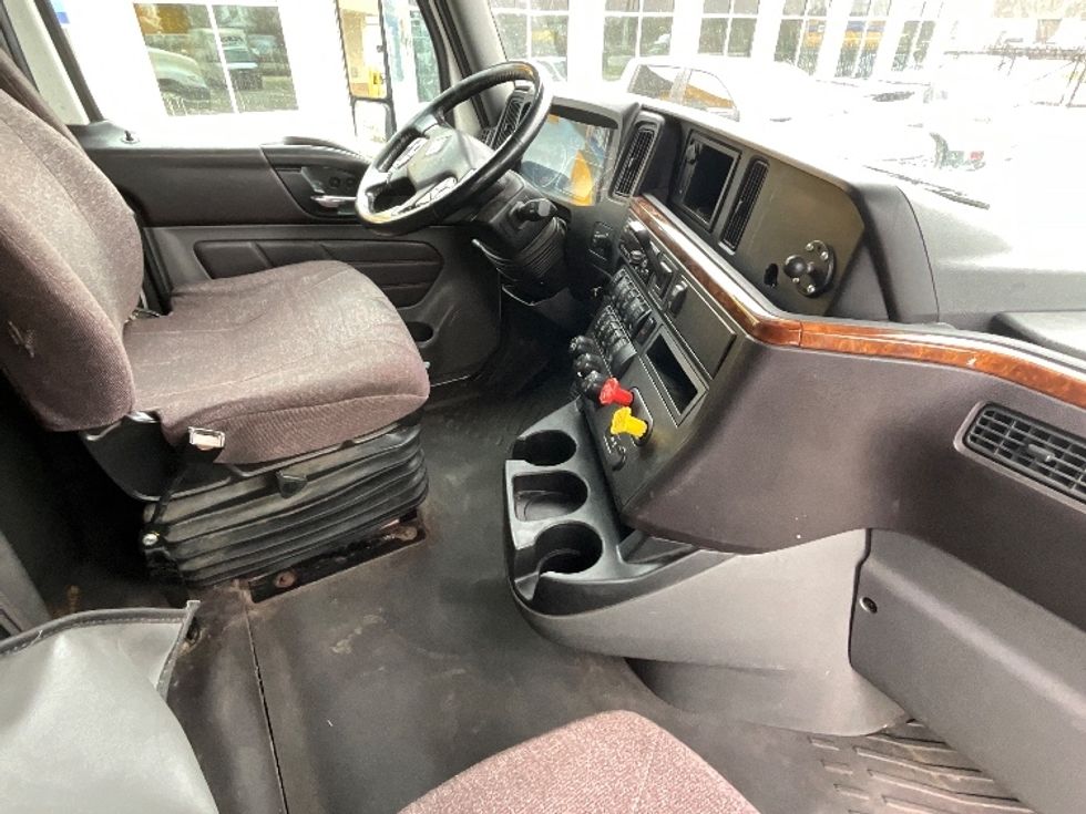Sleeper Tractor-Heavy Duty Tractors-International-2019-LT625-Windsor-WI-505,113\n\t\tmiles-$ 46,250 - Image 15