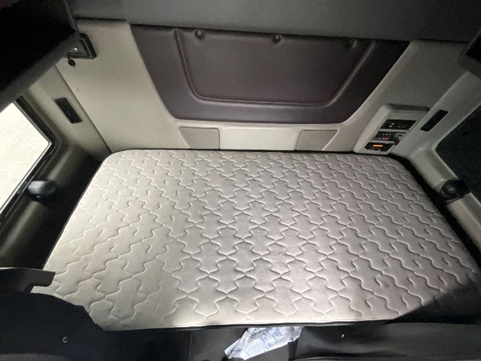 Sleeper Tractor-Heavy Duty Tractors-International-2019-LT625-Windsor-WI-505,113\n\t\tmiles-$ 46,250 - Image 17