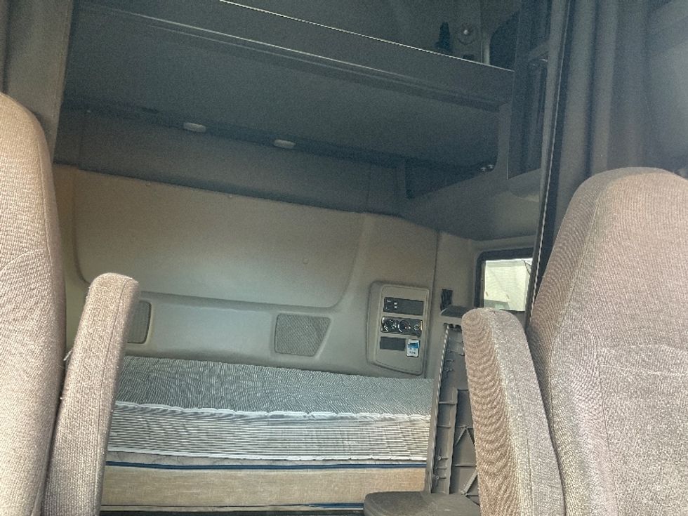 Sleeper Tractor-Heavy Duty Tractors-International-2020-LT625-Allentown-PA-444,189\n\t\tmiles-$ 49,500 - Image 16