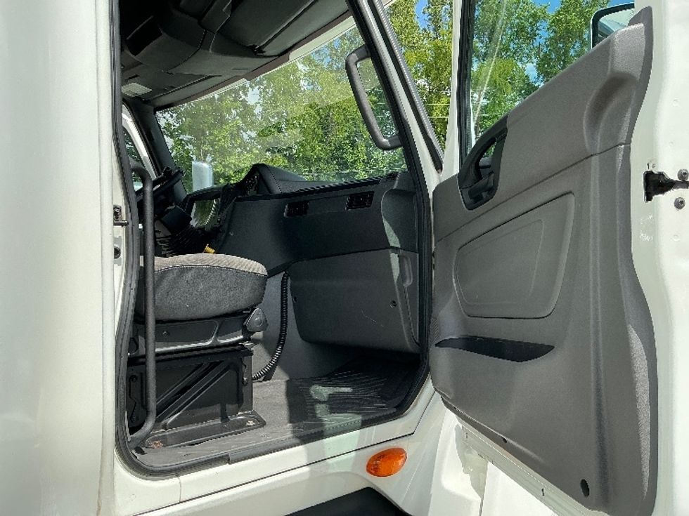 Sleeper Tractor-Heavy Duty Tractors-International-2020-LT625-Asheville-NC-384,489\n\t\tmiles-$ 55,000 - Image 13