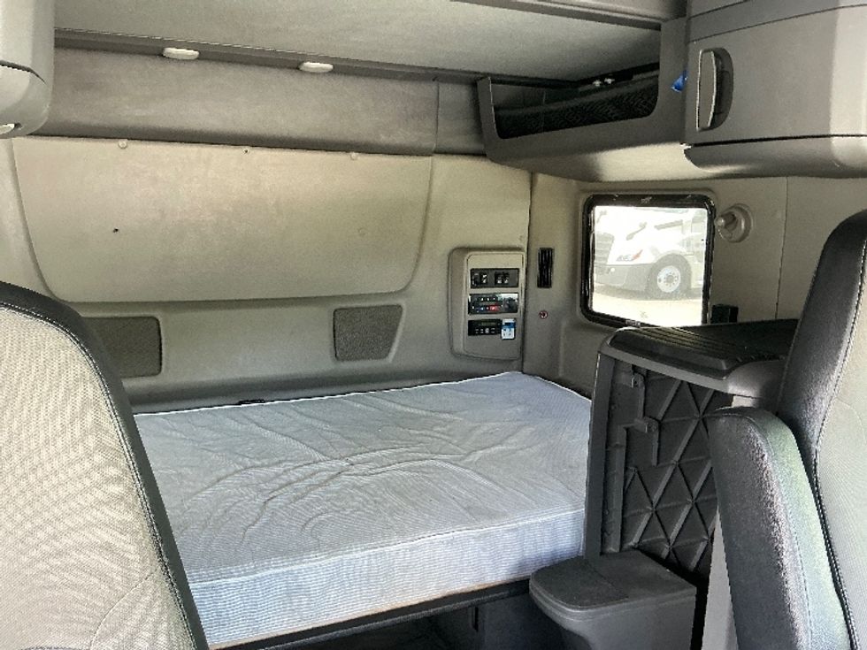 Sleeper Tractor-Heavy Duty Tractors-International-2020-LT625-Asheville-NC-384,489\n\t\tmiles-$ 55,000 - Image 16