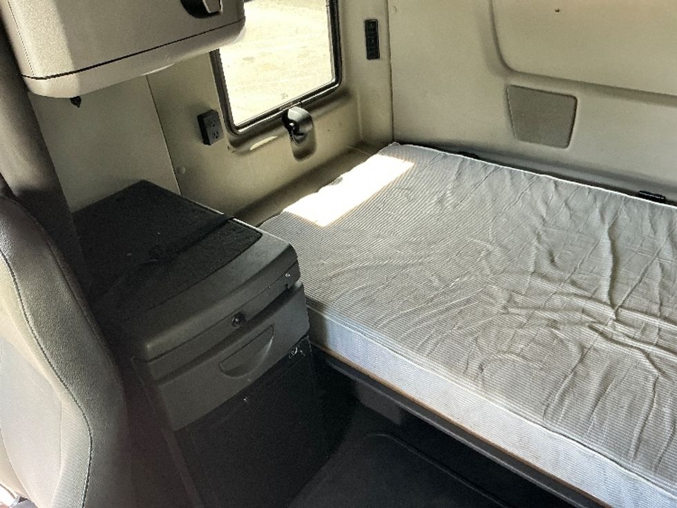 Sleeper Tractor-Heavy Duty Tractors-International-2020-LT625-Asheville-NC-384,489\n\t\tmiles-$ 55,000 - Image 19