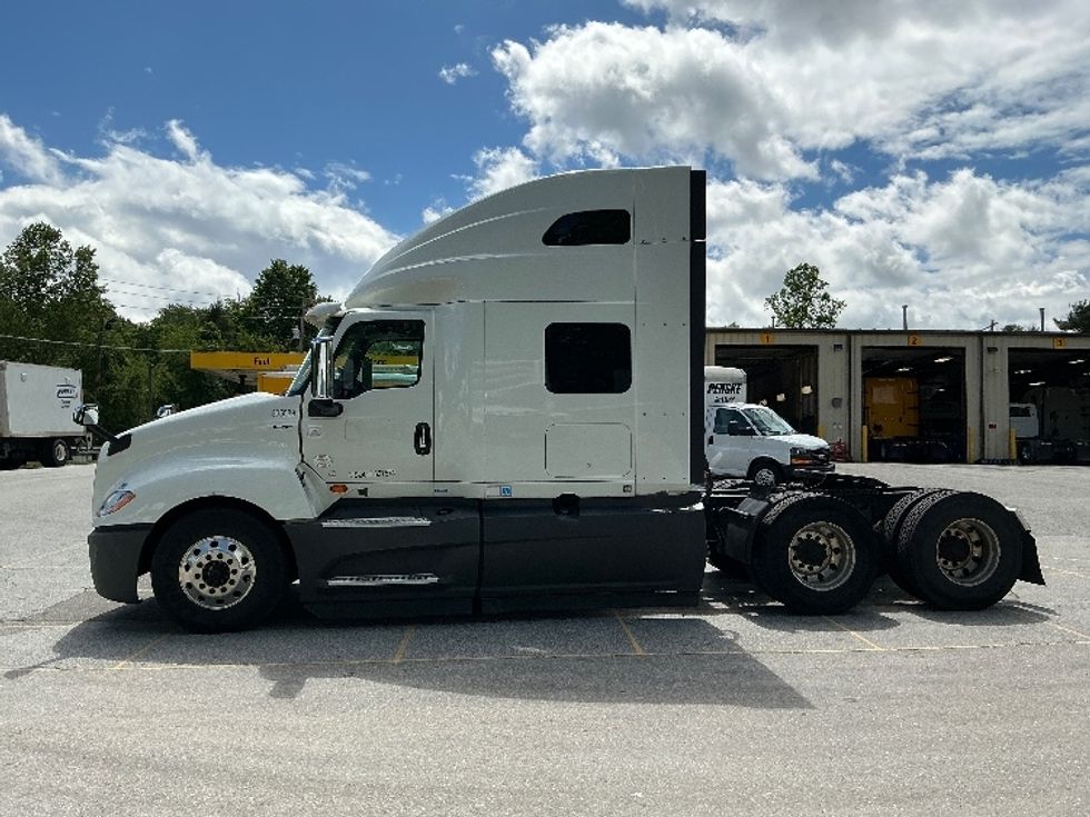 Sleeper Tractor-Heavy Duty Tractors-International-2020-LT625-Asheville-NC-384,489\n\t\tmiles-$ 55,000 - Image 4