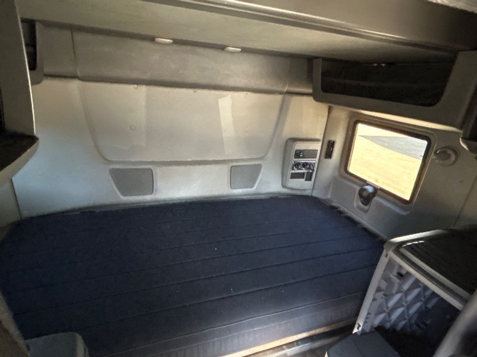 Sleeper Tractor-Heavy Duty Tractors-International-2020-LT625-Asheville-NC-429,106\n\t\tmiles-$ 55,000 - Image 16