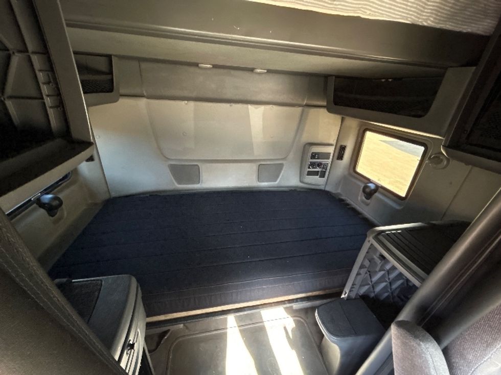 Sleeper Tractor-Heavy Duty Tractors-International-2020-LT625-Asheville-NC-429,106\n\t\tmiles-$ 55,000 - Image 17