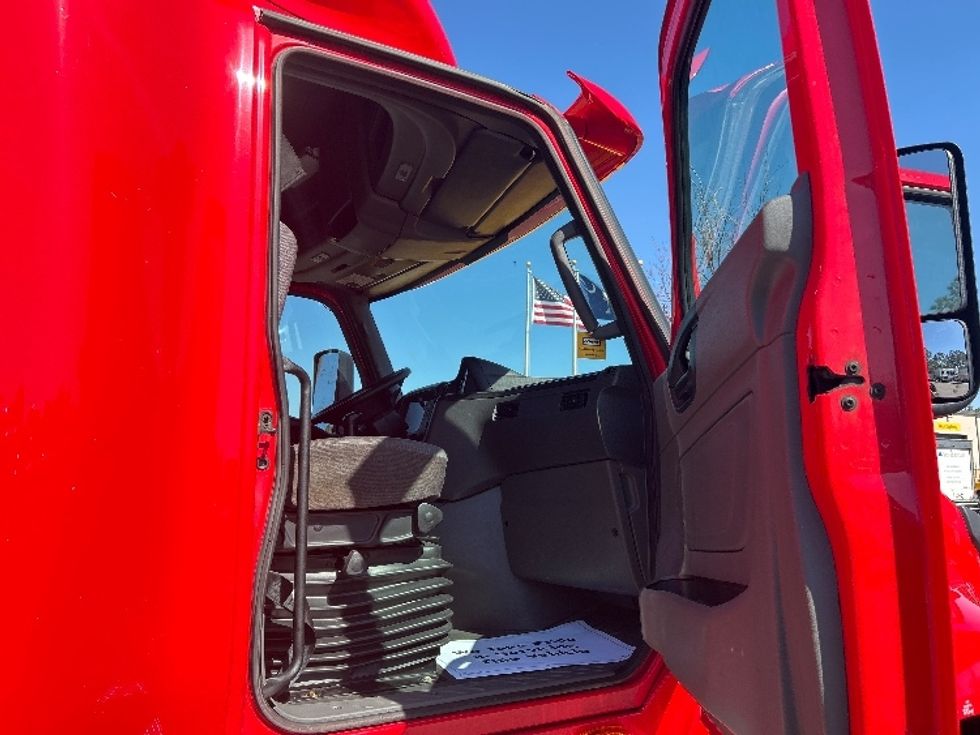 2020 International LT625 LT photo 13