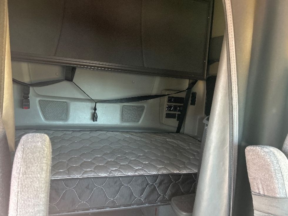 2020 International LT625 LT photo 16