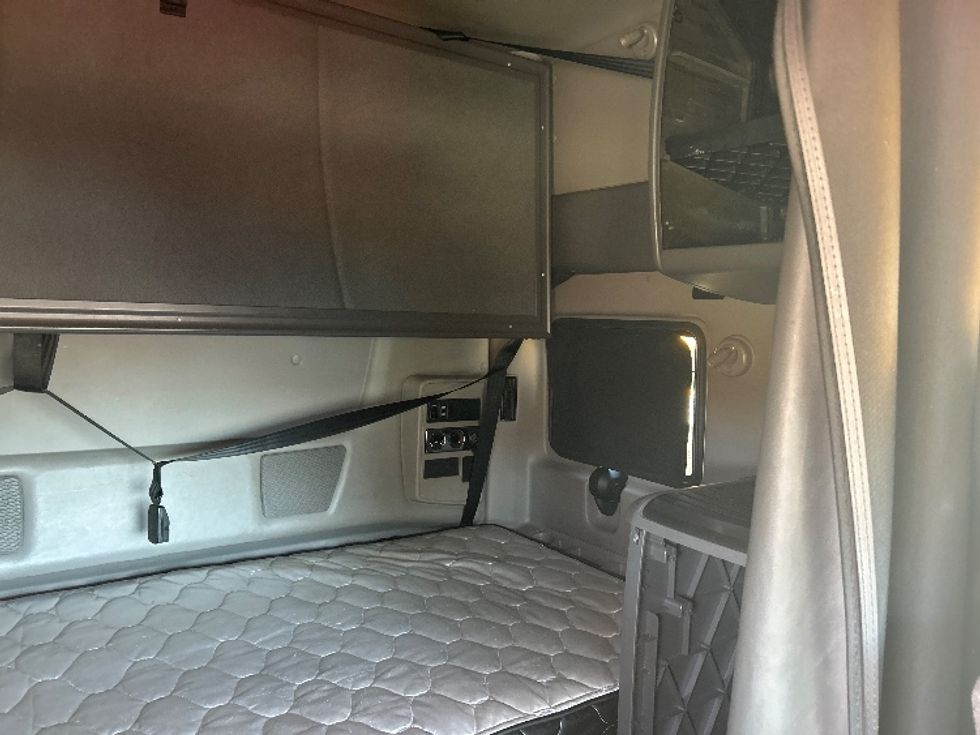 2020 International LT625 LT photo 17