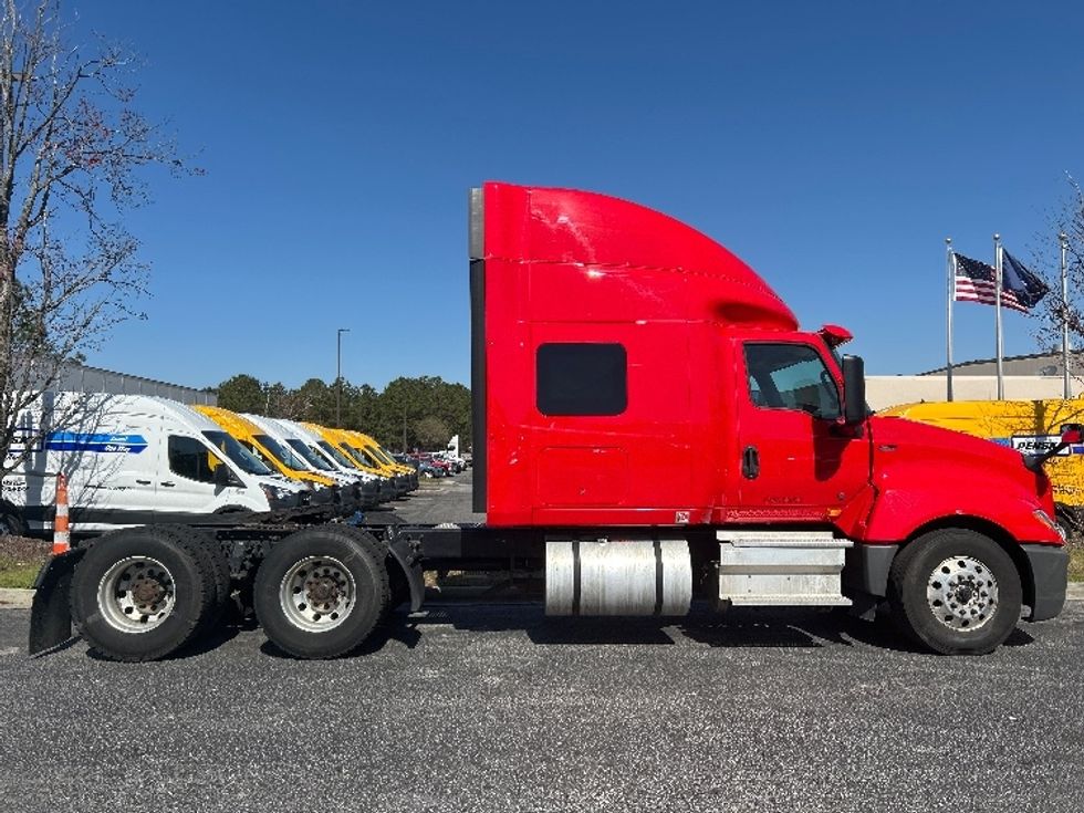 2020 International LT625 LT photo 8