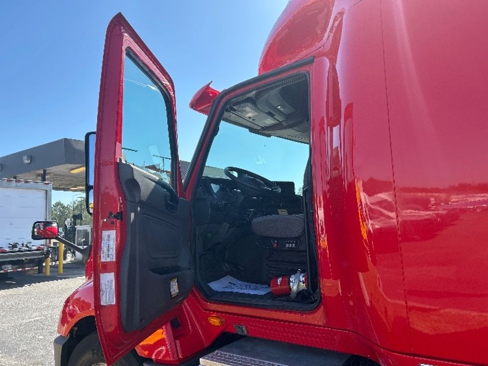 2020 International LT625 LT photo 9