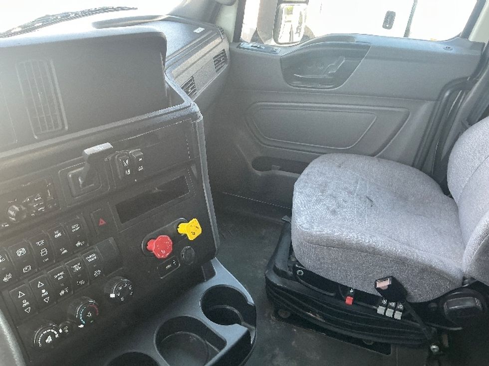 Sleeper Tractor-Heavy Duty Tractors-International-2020-LT625-Austin-TX-548,179\n\t\tmiles-$ 15,000 - Image 10