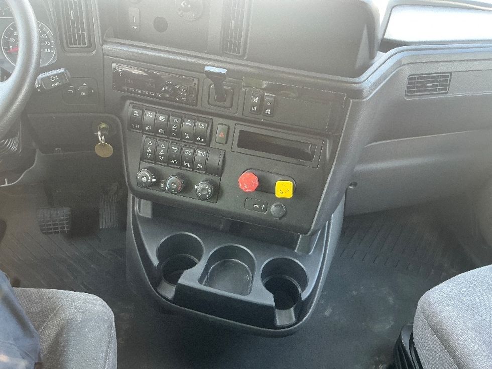 Sleeper Tractor-Heavy Duty Tractors-International-2020-LT625-Austin-TX-548,179\n\t\tmiles-$ 15,000 - Image 12