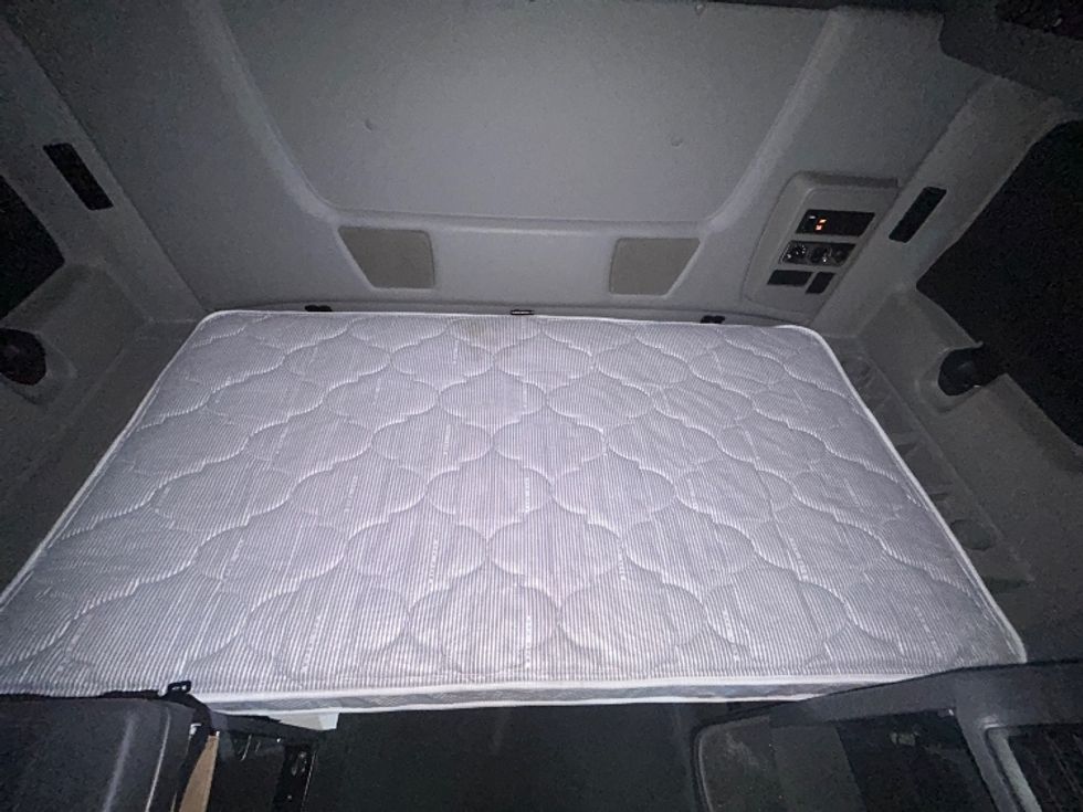 Sleeper Tractor-Heavy Duty Tractors-International-2020-LT625-Avon Lake-OH-403,494\n\t\tmiles-$ 60,500 - Image 17