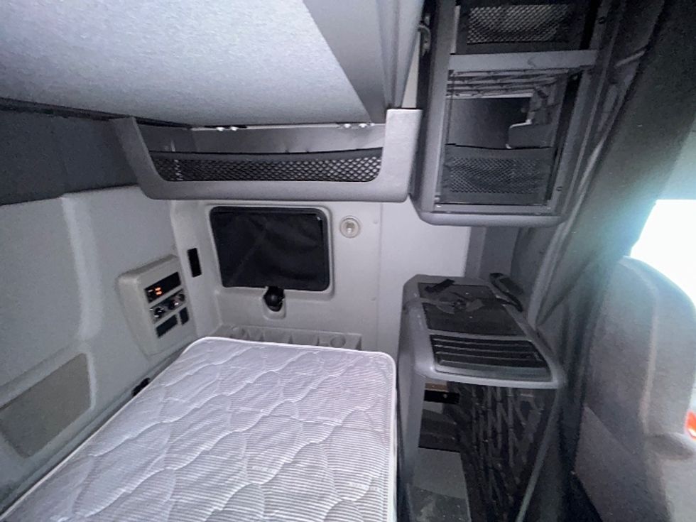 Sleeper Tractor-Heavy Duty Tractors-International-2020-LT625-Avon Lake-OH-403,494\n\t\tmiles-$ 60,500 - Image 18