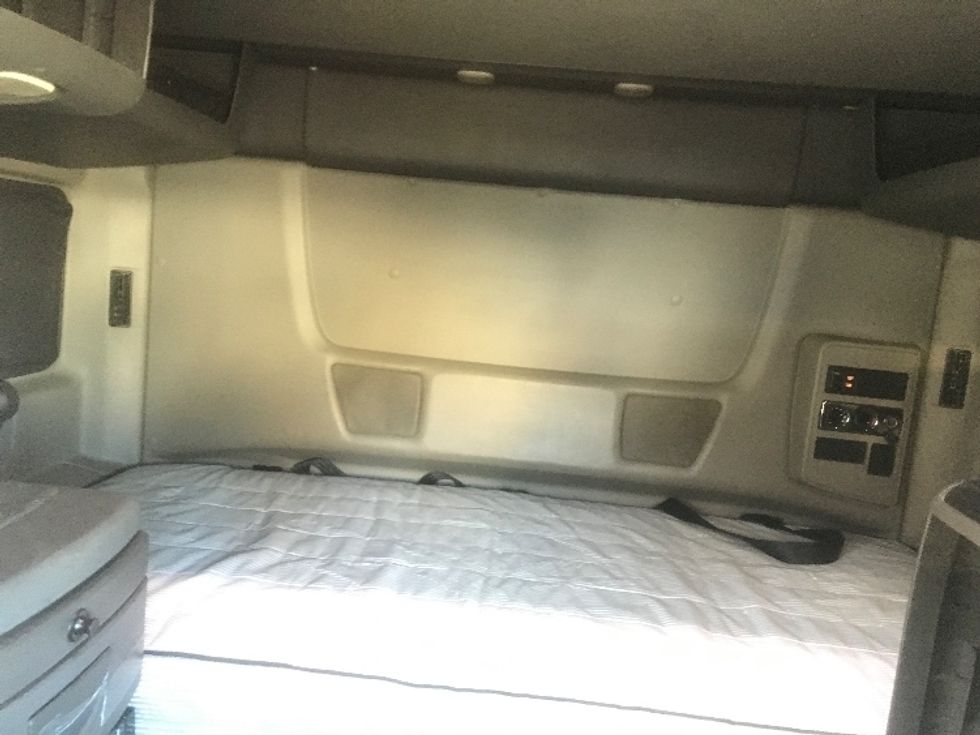 Sleeper Tractor-Heavy Duty Tractors-International-2020-LT625-Brooklyn Park-MN-600,049\n\t\tmiles-$ 36,250 - Image 16