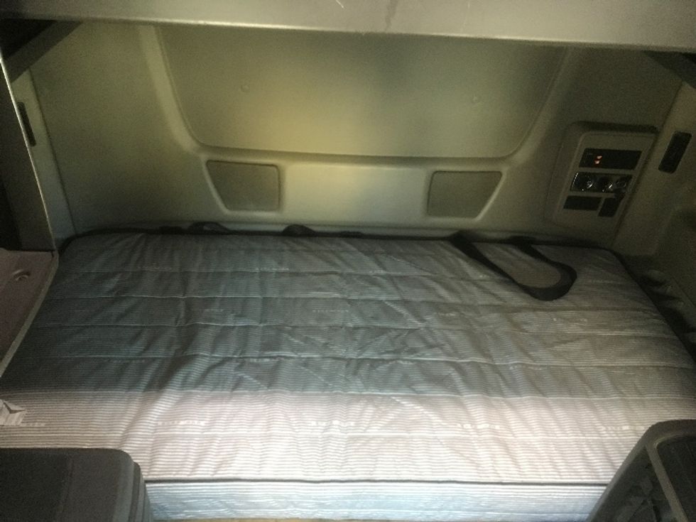 Sleeper Tractor-Heavy Duty Tractors-International-2020-LT625-Brooklyn Park-MN-600,049\n\t\tmiles-$ 36,250 - Image 17