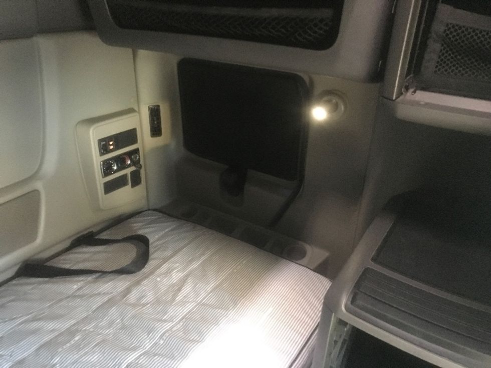 Sleeper Tractor-Heavy Duty Tractors-International-2020-LT625-Brooklyn Park-MN-600,049\n\t\tmiles-$ 36,250 - Image 18