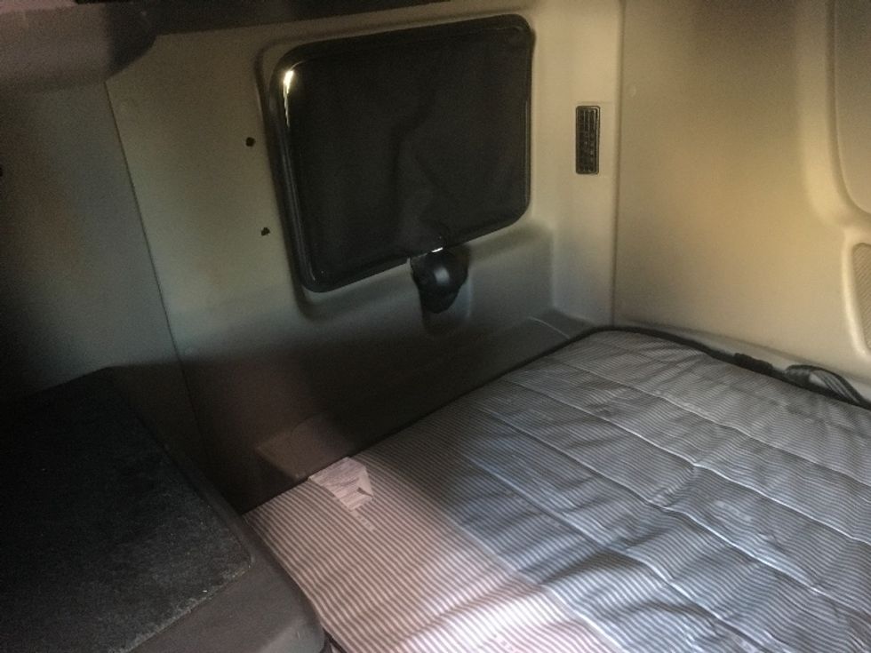 Sleeper Tractor-Heavy Duty Tractors-International-2020-LT625-Brooklyn Park-MN-600,049\n\t\tmiles-$ 36,250 - Image 19