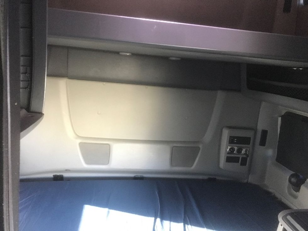 Sleeper Tractor-Heavy Duty Tractors-International-2020-LT625-Brooklyn Park-MN-666,477\n\t\tmiles-$ 30,750 - Image 16