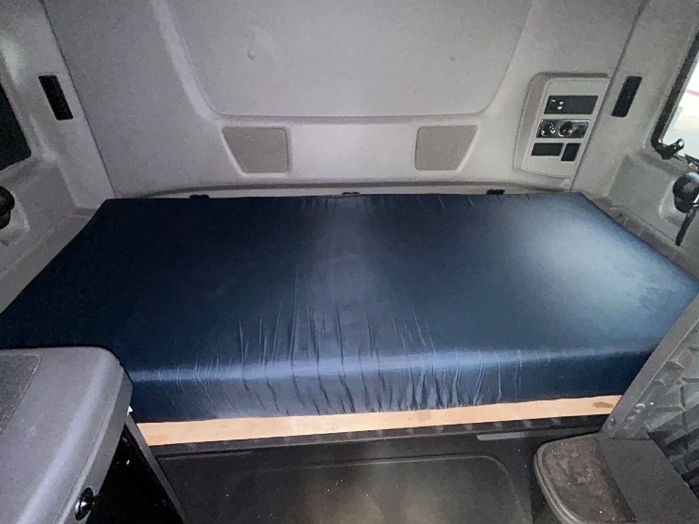 Sleeper Tractor-Heavy Duty Tractors-International-2020-LT625-Brooklyn Park-MN-691,341\n\t\tmiles-$ 32,750 - Image 17