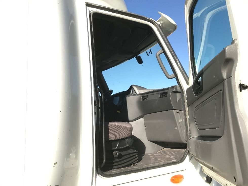 Sleeper Tractor-Heavy Duty Tractors-International-2020-LT625-Calgary-AB-738,161\n\t\tkm-$ 66,500 - Image 11