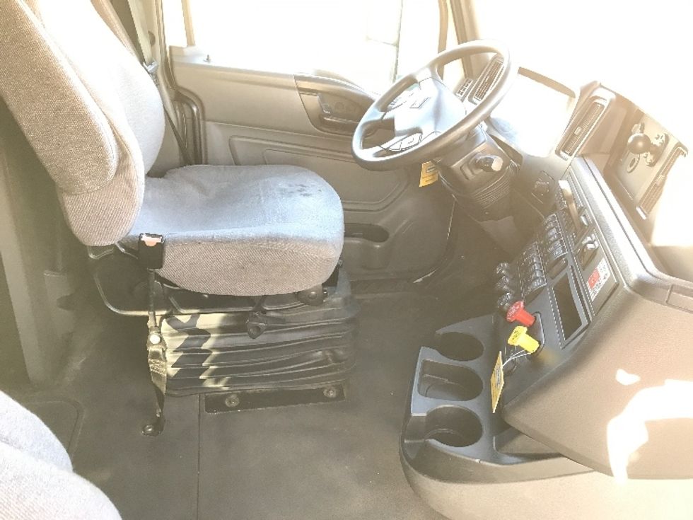 Sleeper Tractor-Heavy Duty Tractors-International-2020-LT625-Calgary-AB-738,161\n\t\tkm-$ 66,500 - Image 13