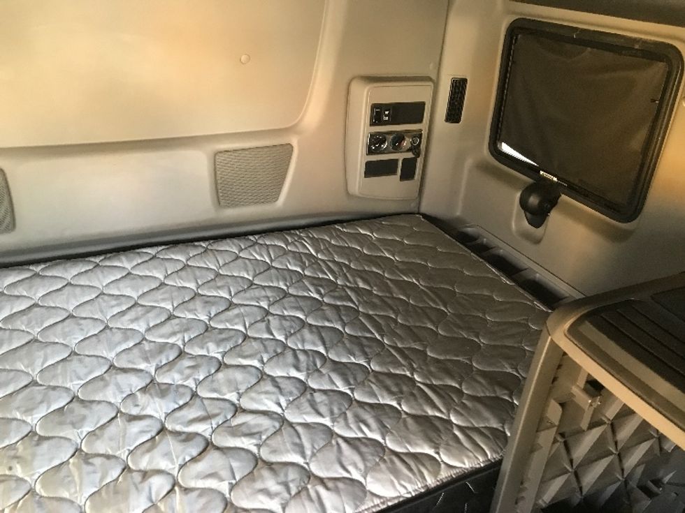 Sleeper Tractor-Heavy Duty Tractors-International-2020-LT625-Calgary-AB-738,161\n\t\tkm-$ 66,500 - Image 15