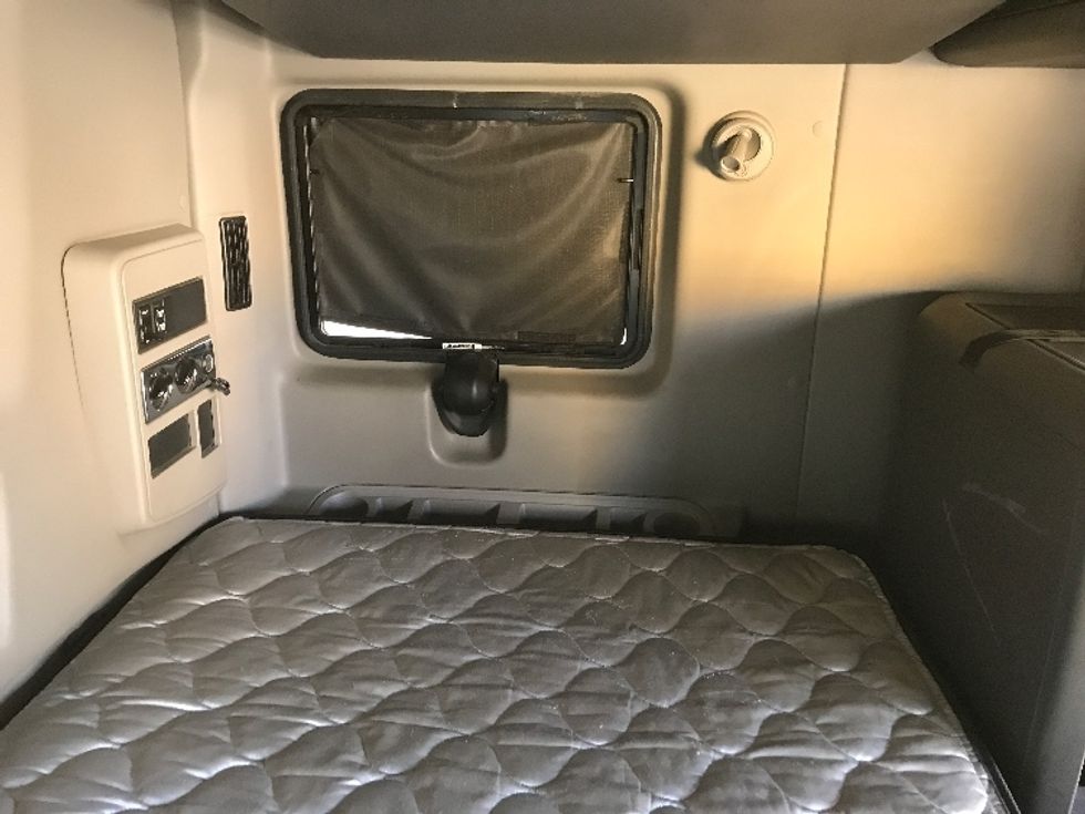 Sleeper Tractor-Heavy Duty Tractors-International-2020-LT625-Calgary-AB-738,161\n\t\tkm-$ 66,500 - Image 16