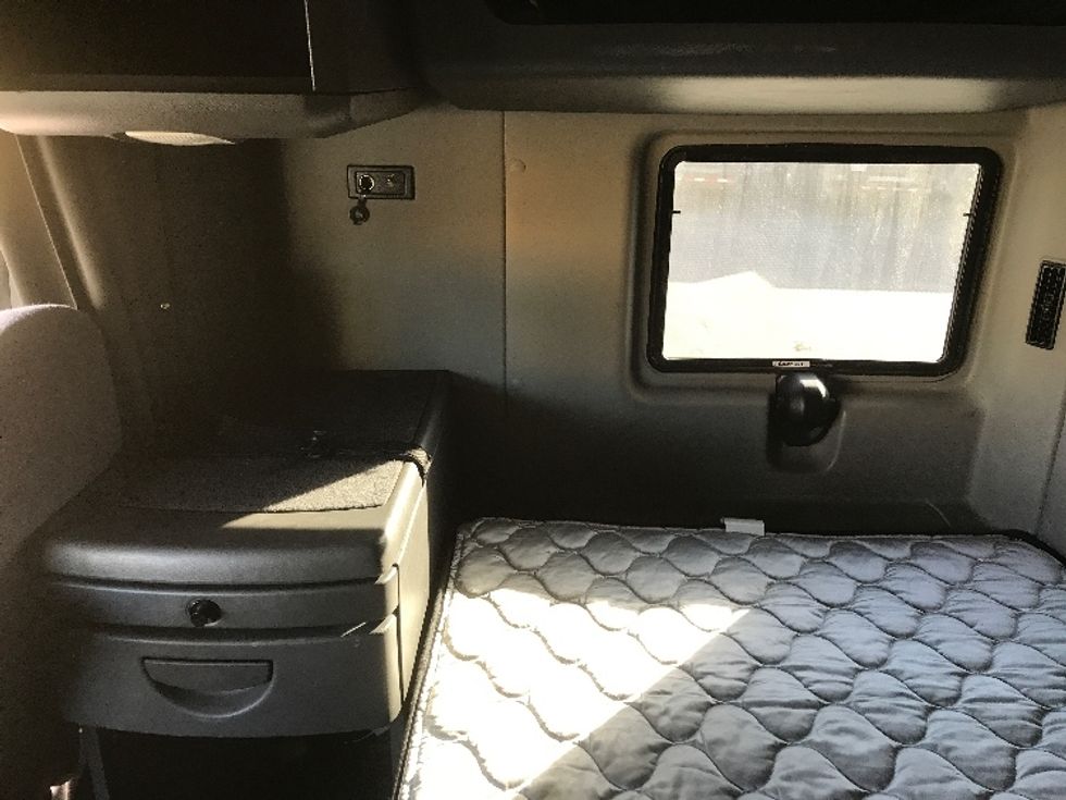 Sleeper Tractor-Heavy Duty Tractors-International-2020-LT625-Calgary-AB-738,161\n\t\tkm-$ 66,500 - Image 17