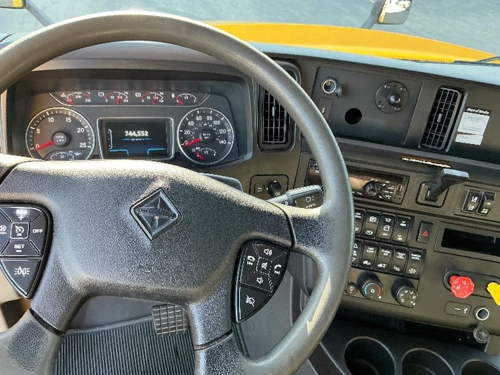 Sleeper Tractor-Heavy Duty Tractors-International-2020-LT625-Calgary-AB-744,553\n\t\tkm-$ 61,000 - Image 11