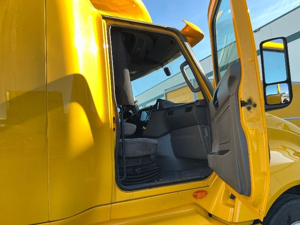 Sleeper Tractor-Heavy Duty Tractors-International-2020-LT625-Calgary-AB-744,553\n\t\tkm-$ 61,000 - Image 13